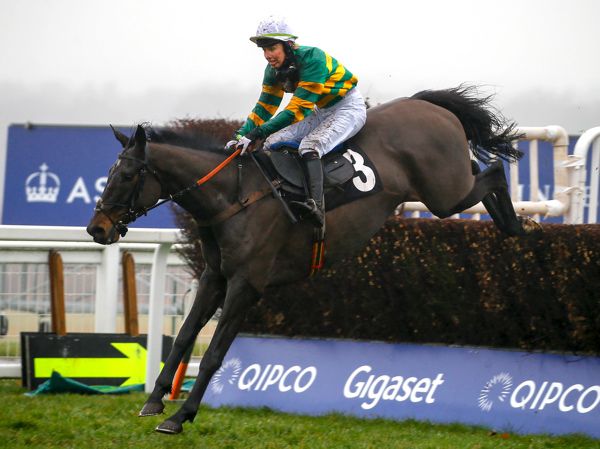 Aine and Drumcliff winning at Ascot