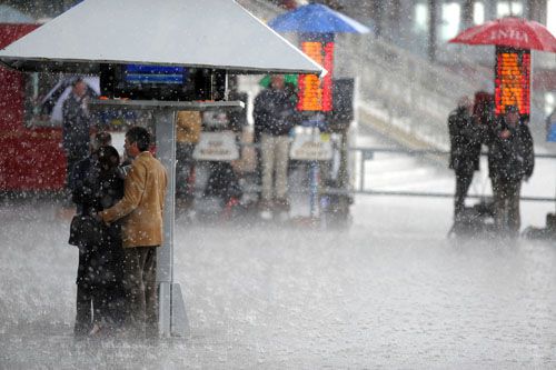 Showers dampened betting ring turnover