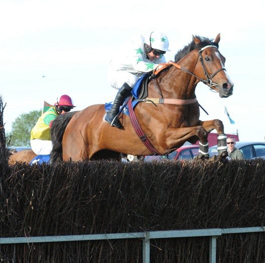 Lightening Sky and Robbie Colgan pop the last to win 