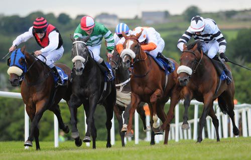 Dusty Trail (extreme right) swoops to challenge at Tramore