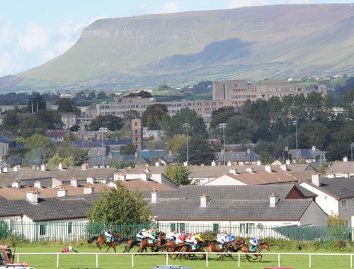 Billy Lee (red) comes off Vasoni as the runners begin in Sligo's opener