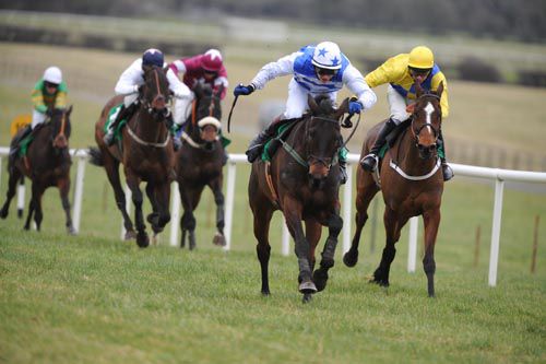 Johnny McGeeney (blue/white) beats Great Value (yellow/blue) at Naas