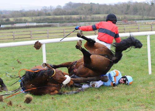 Ruby Walsh and King Of The Refs receive a crushing fall as Boro Bee (Paul Townend) is brought down