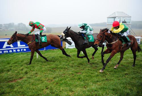 Benemeade sees off The Job Is Right (centre) and Bally Longford