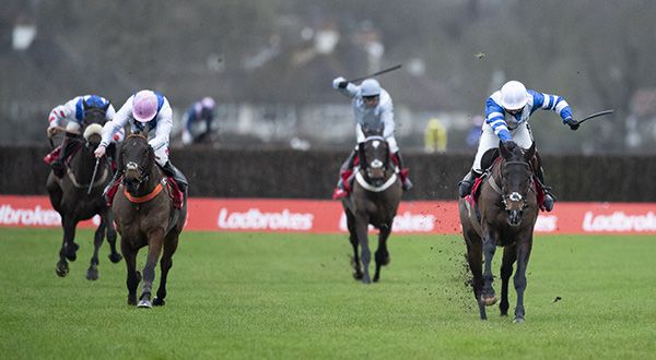 Frodon and Bryony Frost winning at Kempton 2020