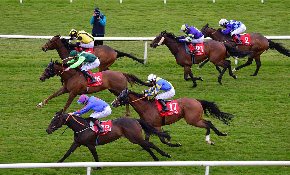Jm Barrie (centre) just gets the better of Navorrosse (nearest) and Tipperary Moon 