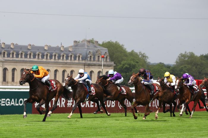 Look de Vega and Ronan Thomas winning the Qatar Prix du Jockey Club 