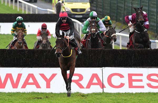 Sportinthepark (Sean Flanagan) leads over the last