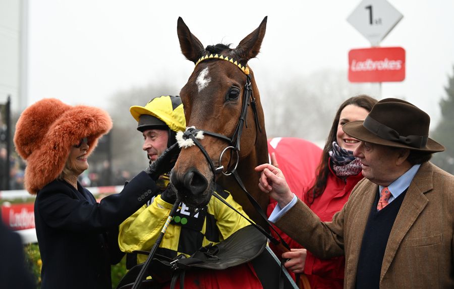 Sir Gino with Nicky Henderson (right)